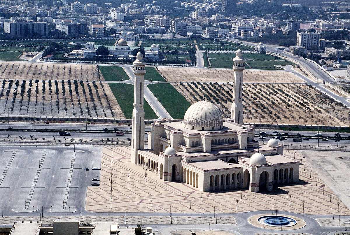 Al Fateh Grand Mosque — A view of the Grand Mosque in Manama. - DPLA - a19d5b1ad25b1ee33b9d890fda8de59f.jpeg