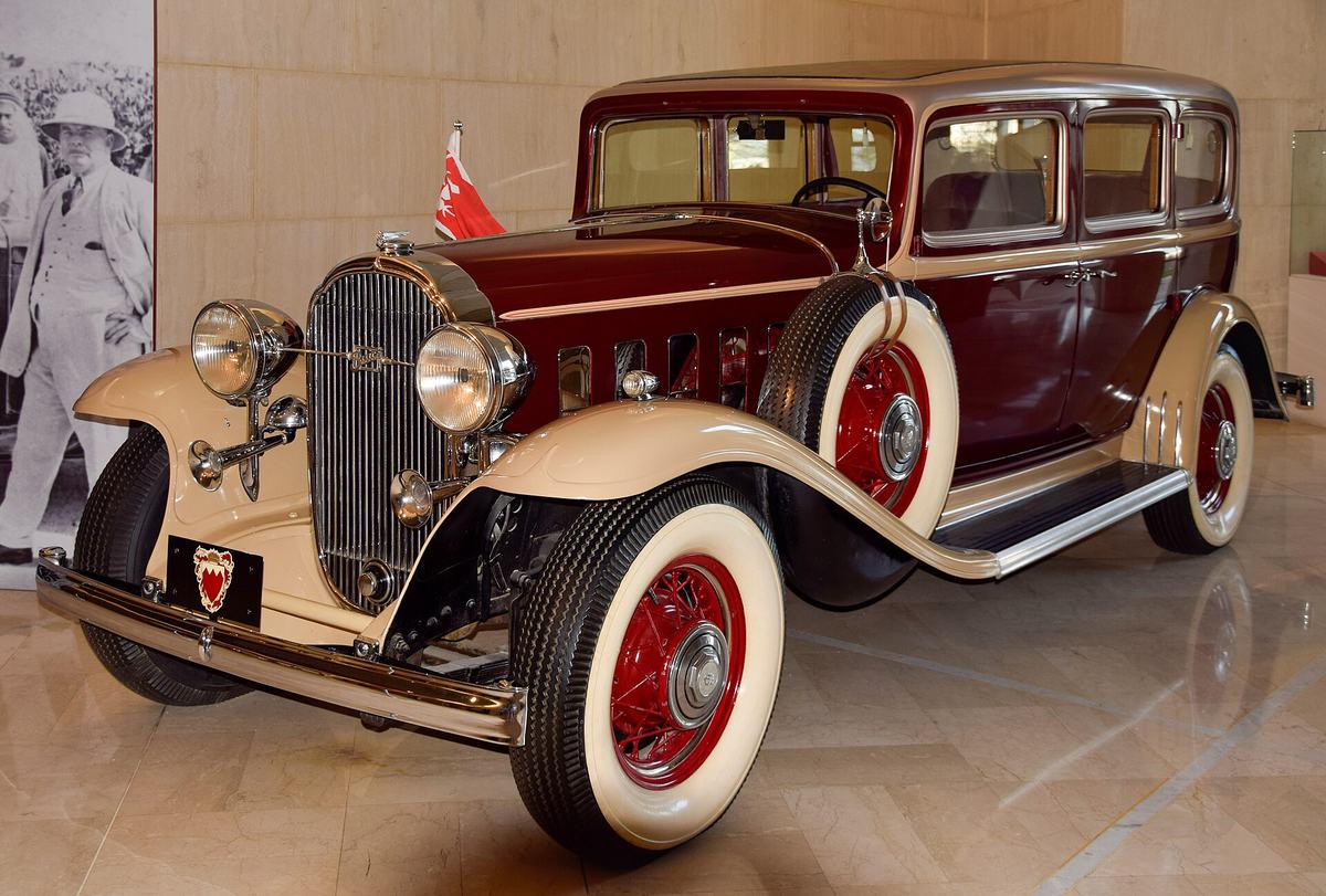 Bahrain National Museum — 1932 Buick in the Bahrain Museum.jpg