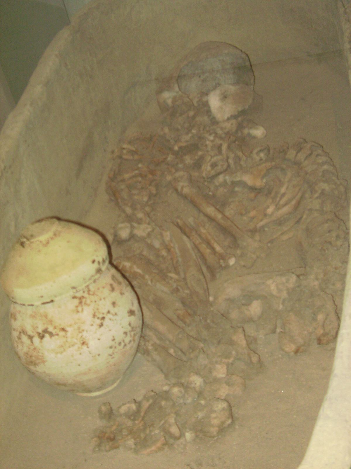 Bahrain National Museum — Assyrian Clay Coffin, 6th century BC .JPG